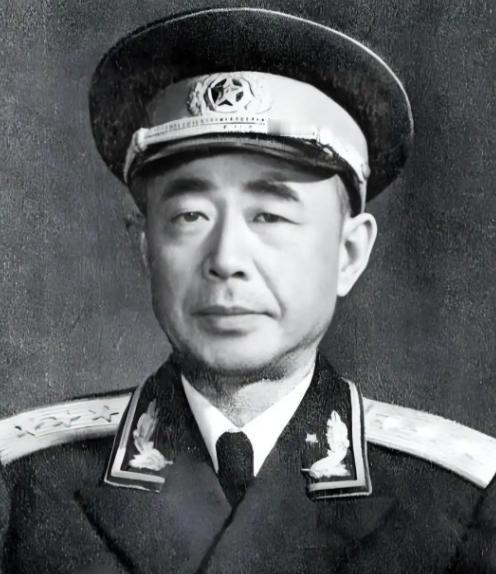 开国上将陈明仁有一个弟弟叫陈明信，因为父母死得早，陈明仁外出从军，陈明信无人管教