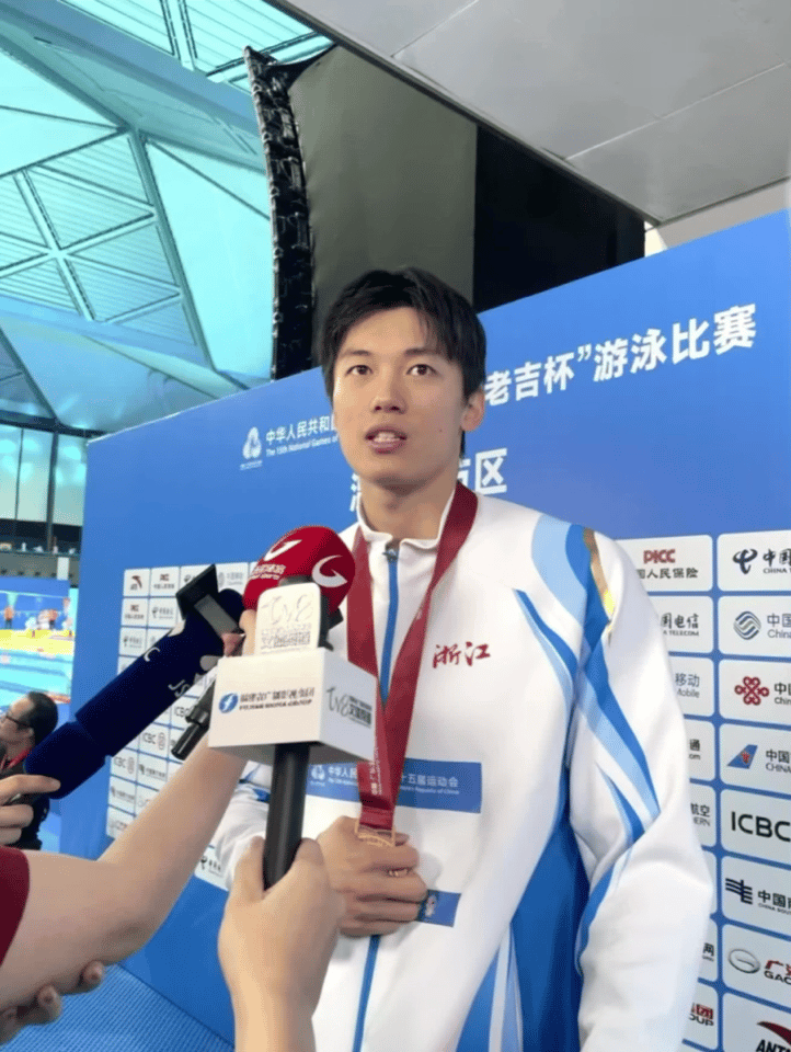 又是没见过的混采视角眼睛亮亮的