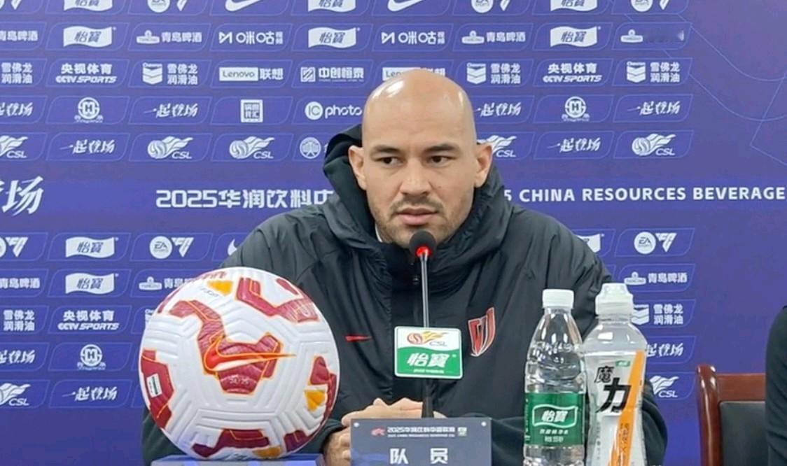 《直播吧》消息，成都蓉城已启动与主帅徐正源的续约，新合同已拟达，双方正商讨细节，