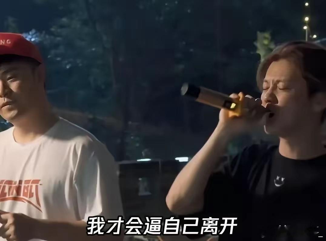 鹿晗的内心其实很苦！从他在演唱会问出是不是只有他一个人在变老？邓超和陈赫估计已经