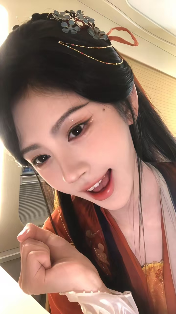 黎非摇迎来了最权威的主人鞠婧祎跳黎非摇也太会了！又甜又灵，完全就是姜黎非从剧里跑