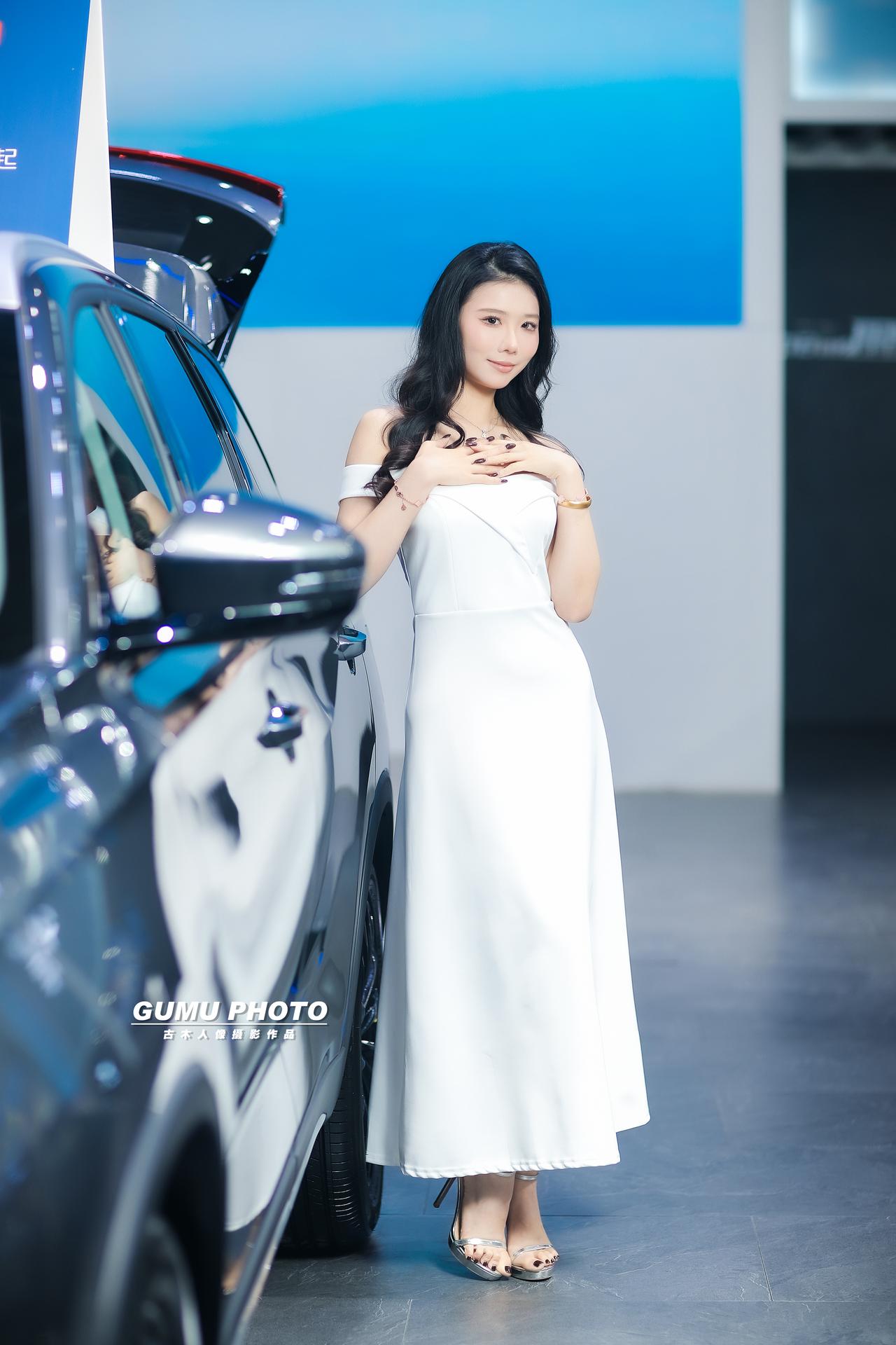 2025贵阳汽车文化节长安汽车展台模特小姐姐