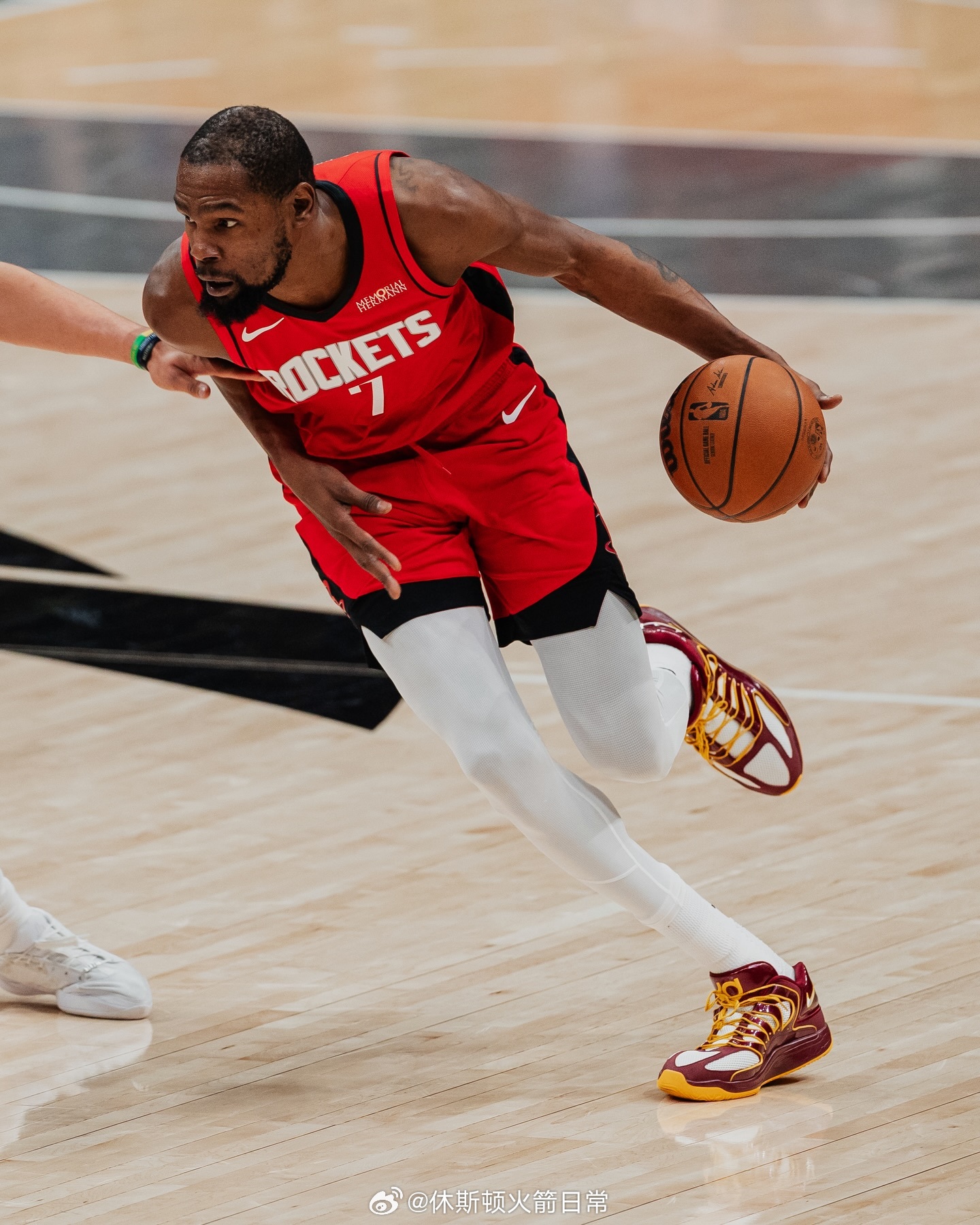 晚安！好好生活，别想太多，也许日子过着过着就会有答案。人生总有值得珍惜的温暖，也