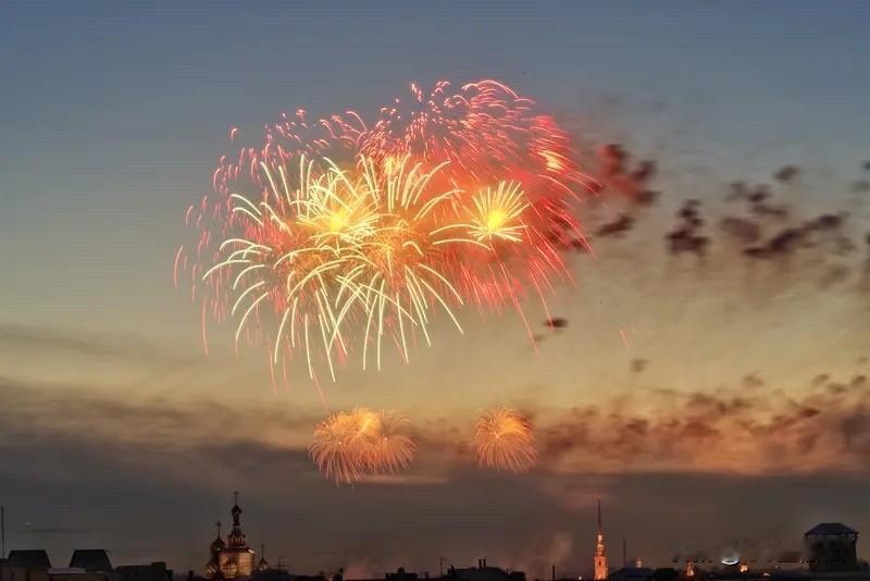 很多企业亏损是必然的、从产品的开发，推广应用、产品的运营，如果按照经营的盈利、大