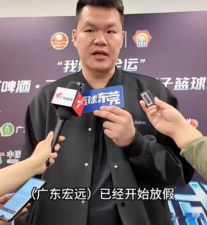 徐杰一步到位！随着杜润旺被南京同曦开出D类顶薪挖走，朱芳雨似乎感到有危机感，据媒