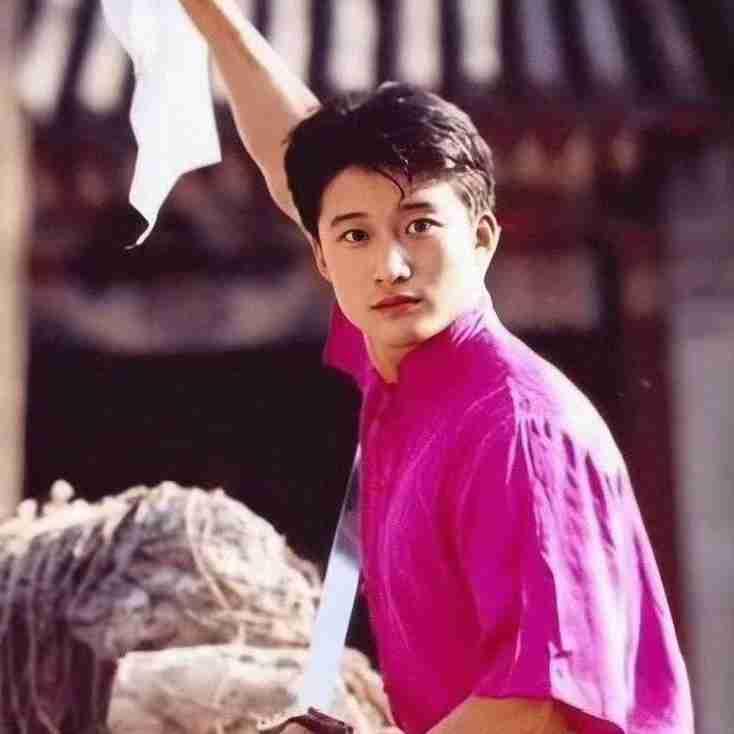 我的今日状态：😁轻松愉快
我这里的天气：☀️晴天

🔥 吴京的人生：比爽文还