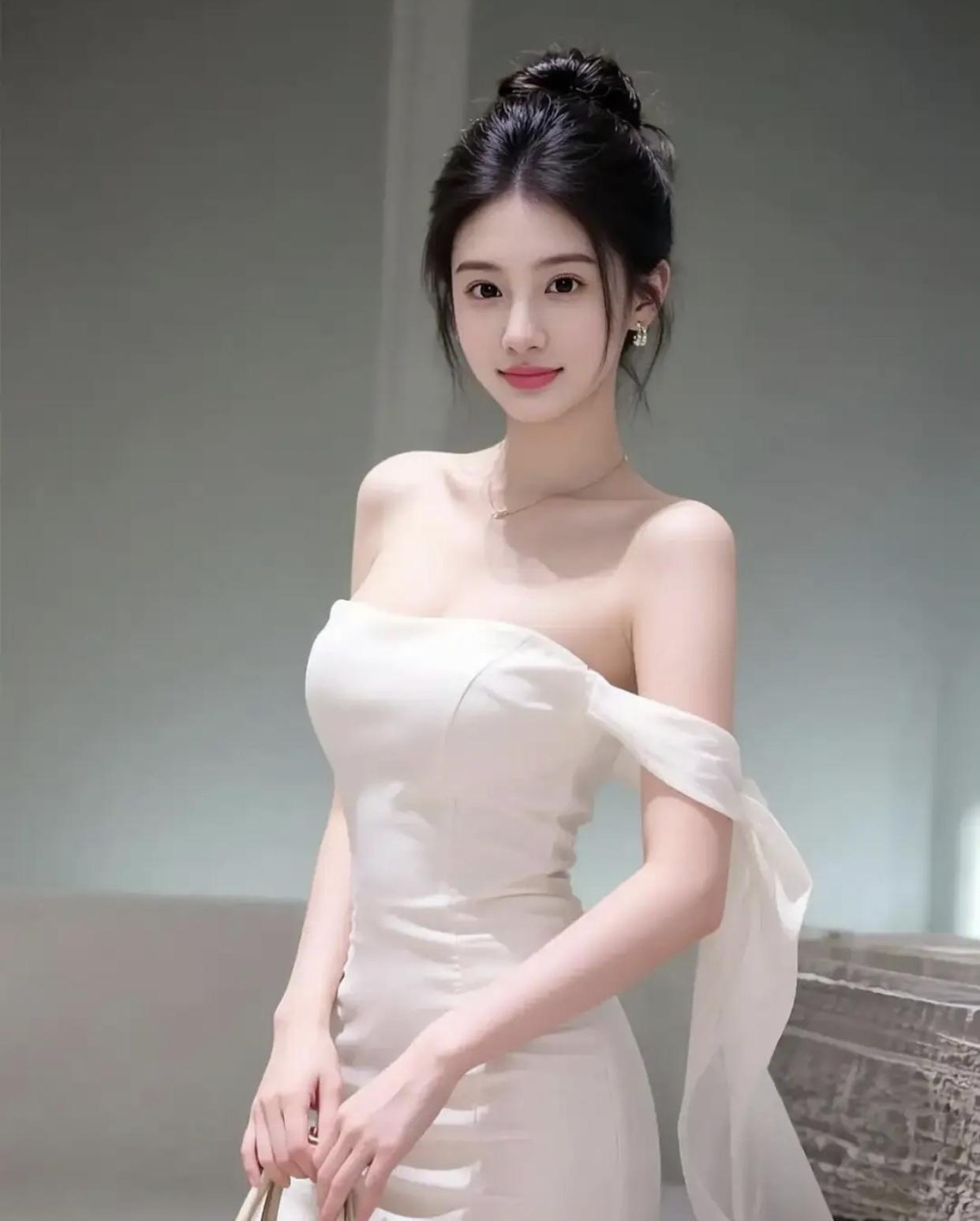 泡在夜色的女孩
匆匆相遇，你匆匆走了，自带三分慵懒，把晚风都酿成了温柔，活力感和