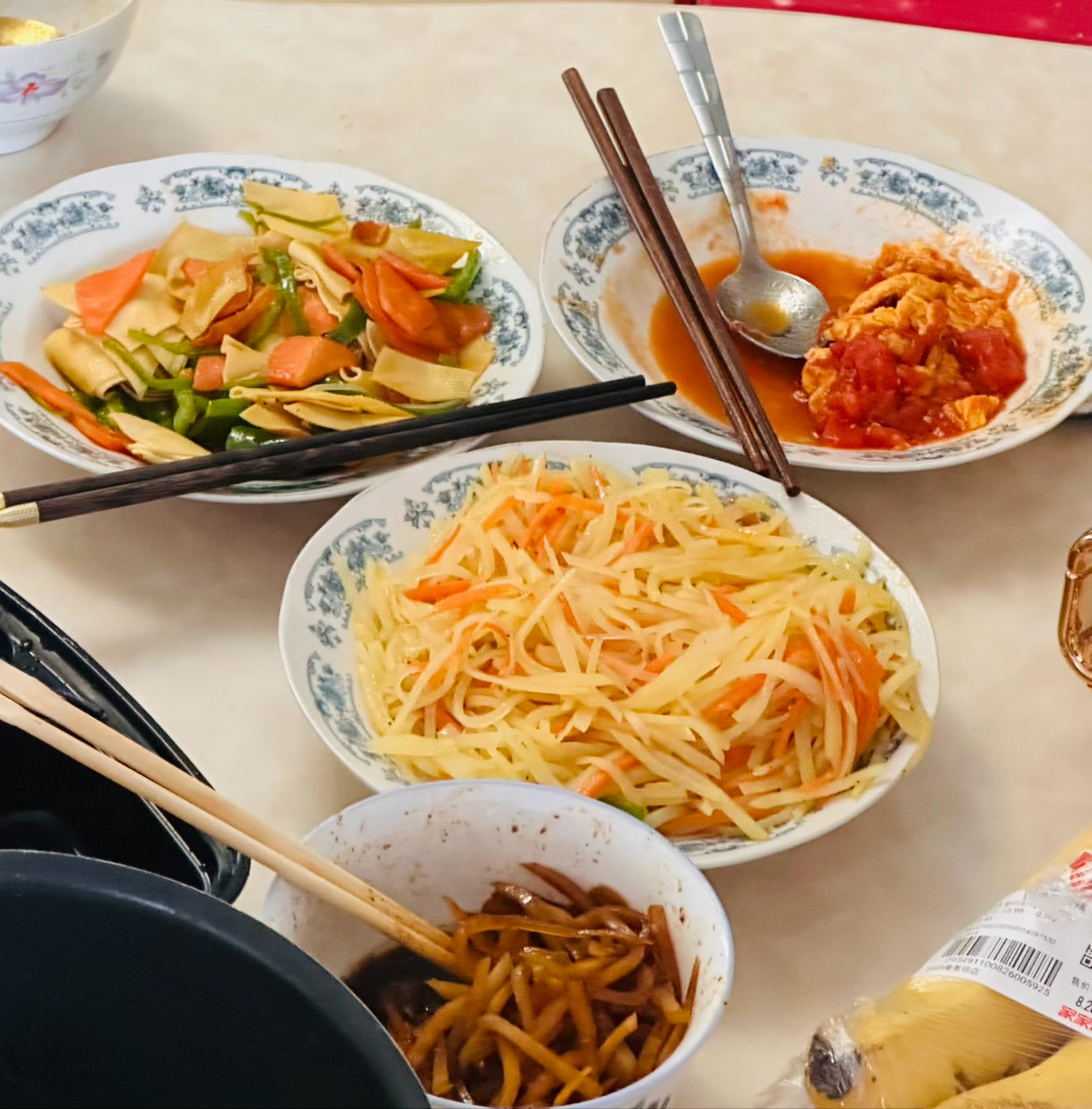 一人吃饱全家不饿的人，和给全家做饭的人，心态的成熟度、完整性，和统筹能力上是完全