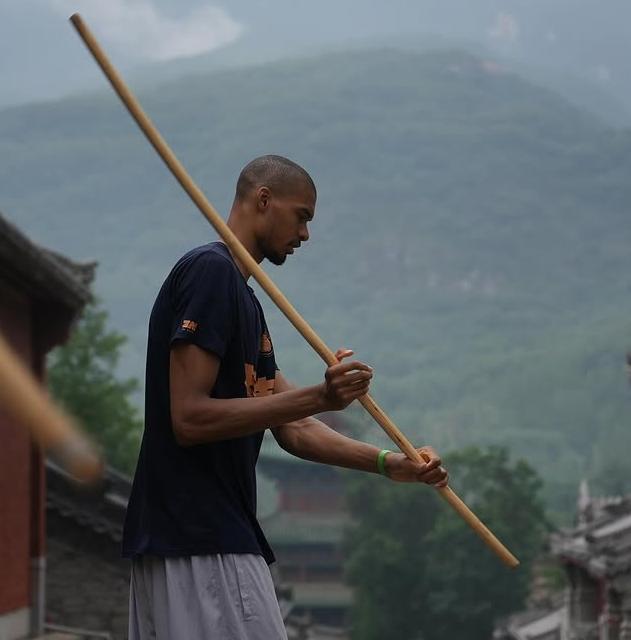 少侠报上名来！文班亚马少林功夫，小卡咏春，哈登双截棍。

中国功夫也算发扬光大了