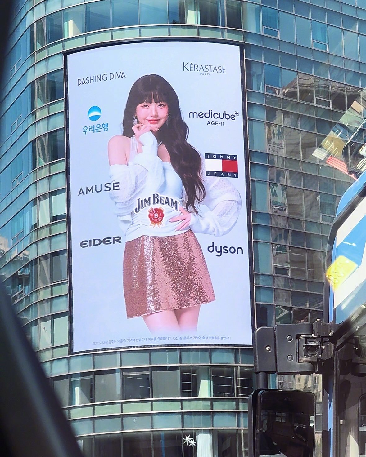 【Theqoo】明洞站附近的IVE张元英个人广告牌 张元英