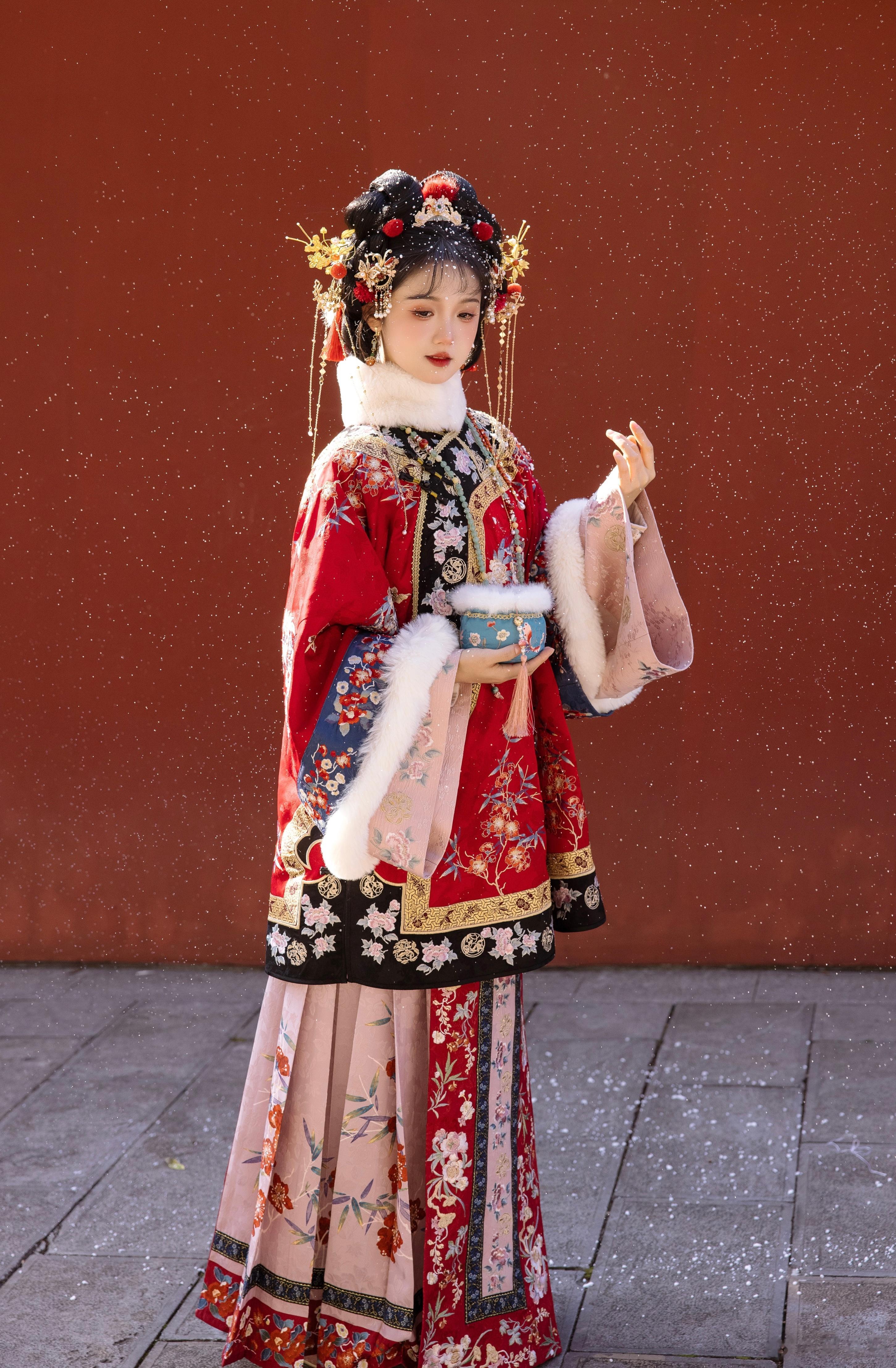 今年的新品真是高开狂走啊～好看的衣服太多了[抱一抱]🏮关注转发中抽一位 赠 《