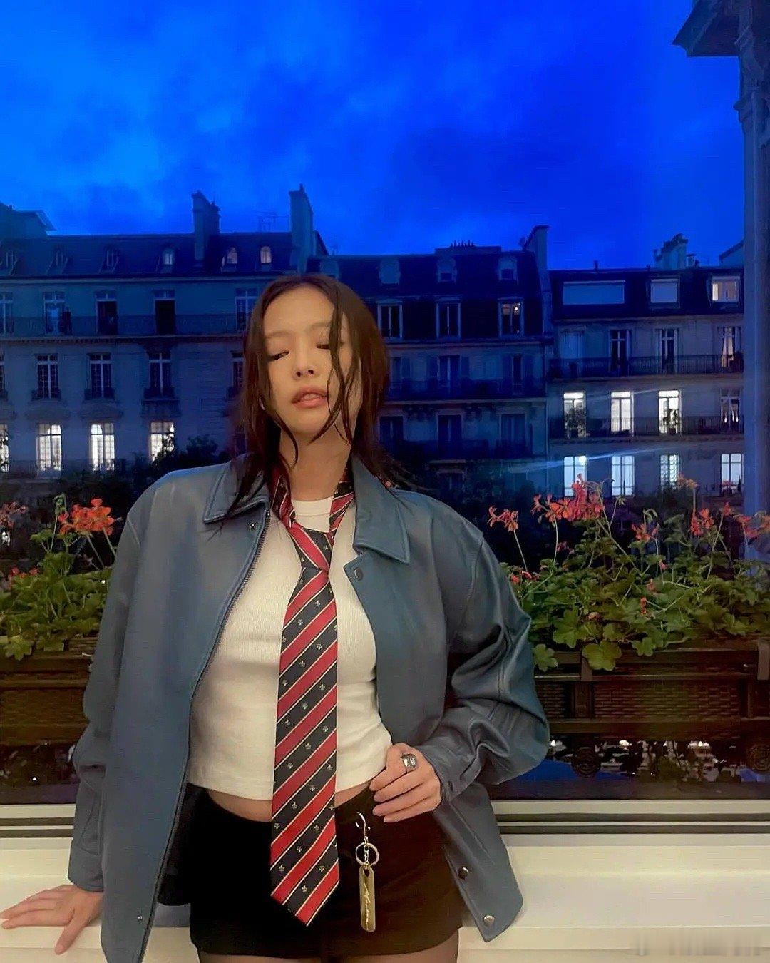 Jennie这是走的什么流浪汉风格吗[允悲] ​​​