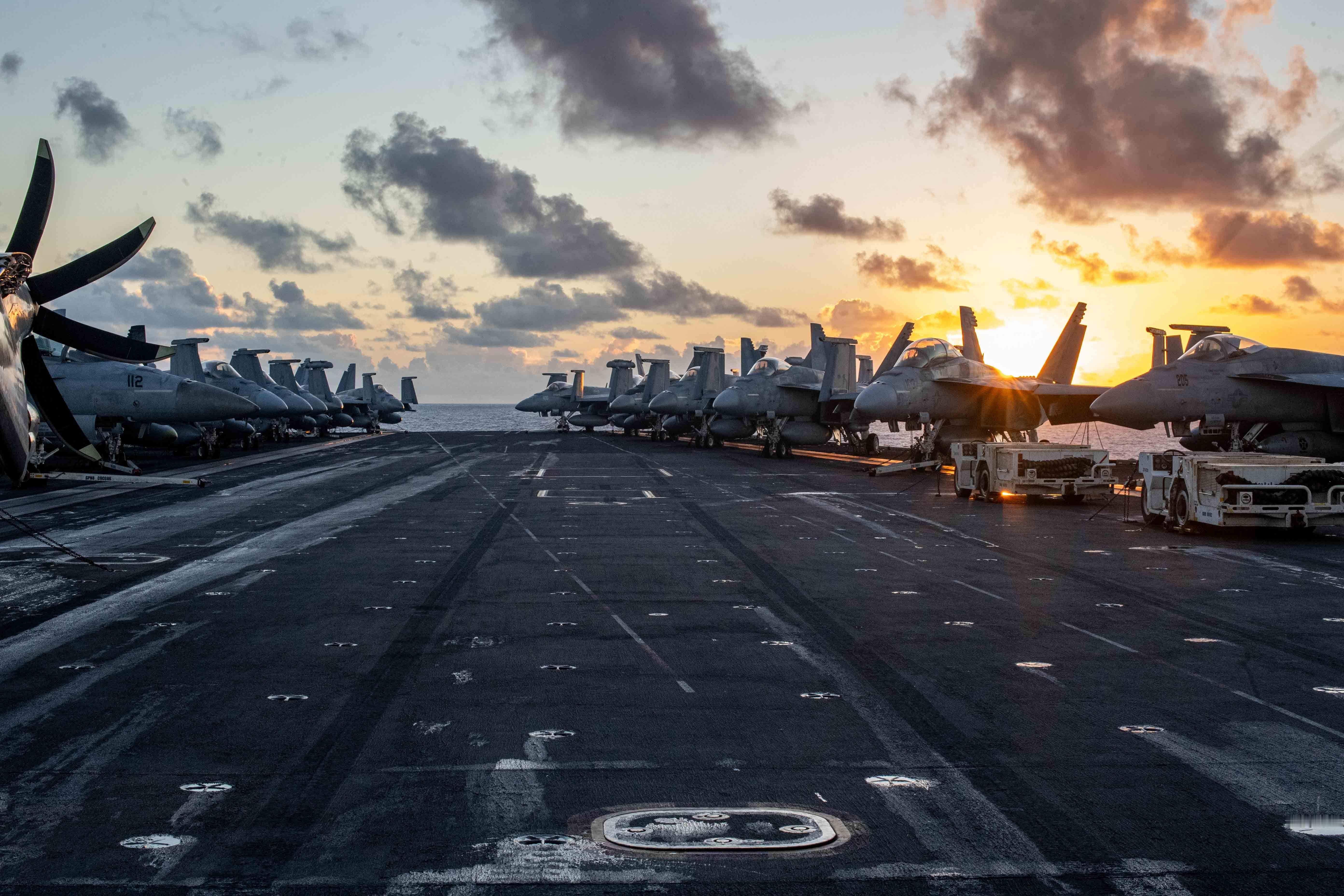 太平洋2024年9月29日，尼米兹级航空母舰西奥多-罗斯福号（CVN 71）在太