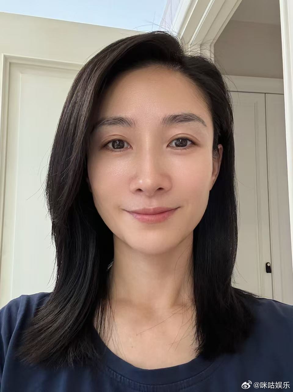 40岁陶昕然素颜状态 陶昕然五一微博分享个人近照，“下班了又好像没下 卸完妆继续