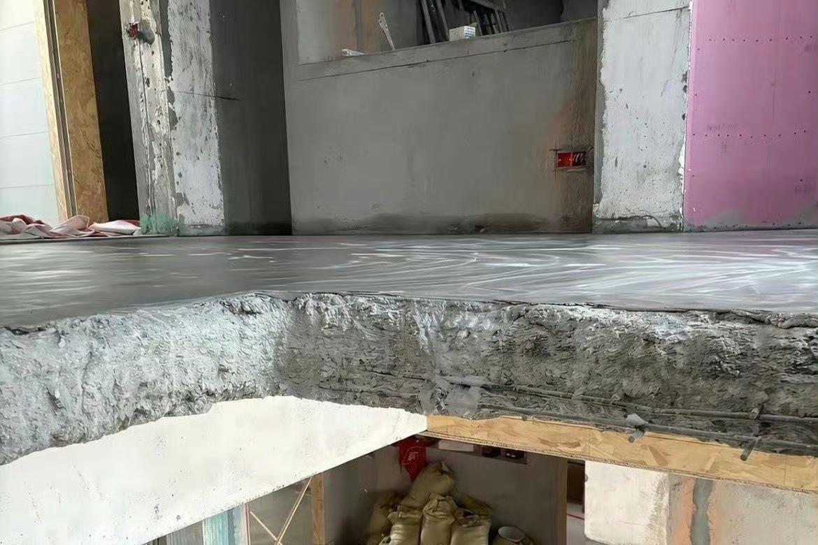 楼房的地面厚度达标吗，感觉很脆弱呢[捂脸]