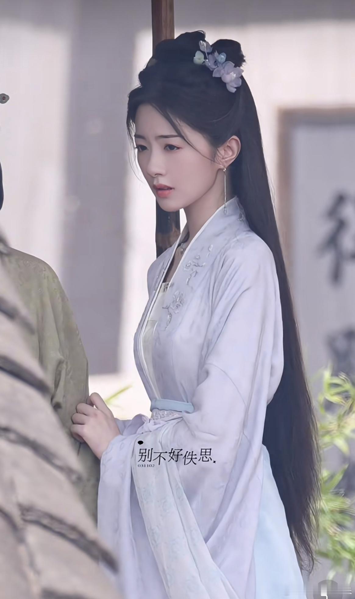 这个陈思佚好强，之前应该没演过啥戏吧，临江仙、榜上佳婿、朝雪录、江湖夜雨十年灯她