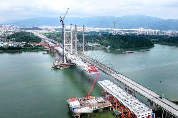 肇庆 【广肇高速改扩建工程新建金马大桥6月底合龙】记者从高要区获悉，广肇高速改扩