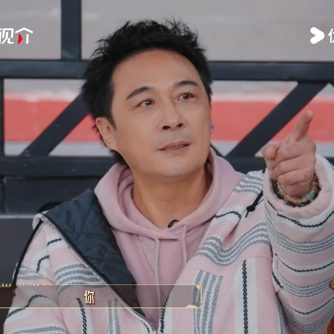 曾志伟对张昊唯发飙 吴镇宇也跟着问“为什么要聊天呢”，两位监制双重点名。张昊唯张