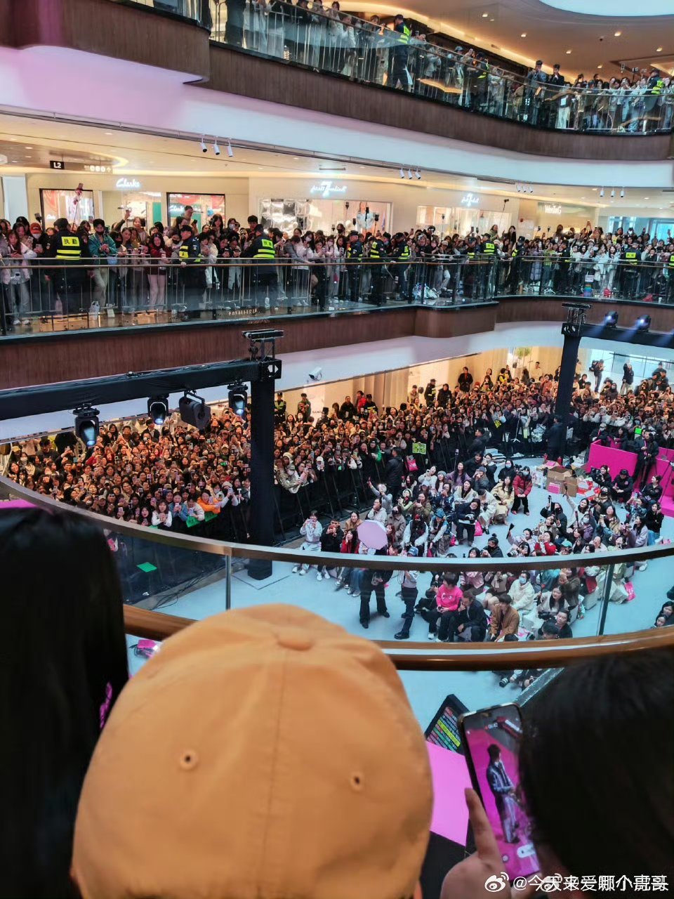 丁禹兮线下活动人气，火火的很安心 