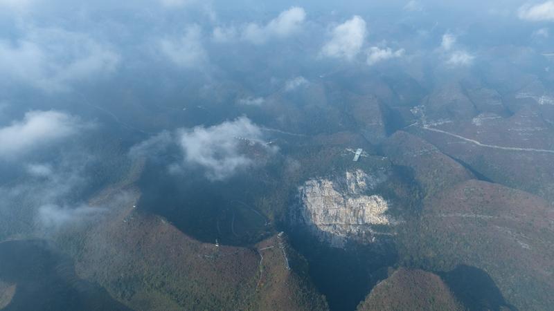 路透社报道，土耳其中部农业区出现近700个巨大天坑，这事儿可太让人担忧了。科尼亚