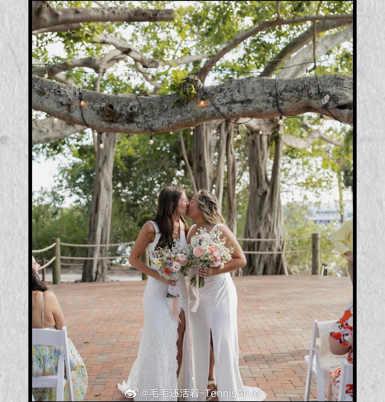 网球运动员摩尔和女友完婚。 