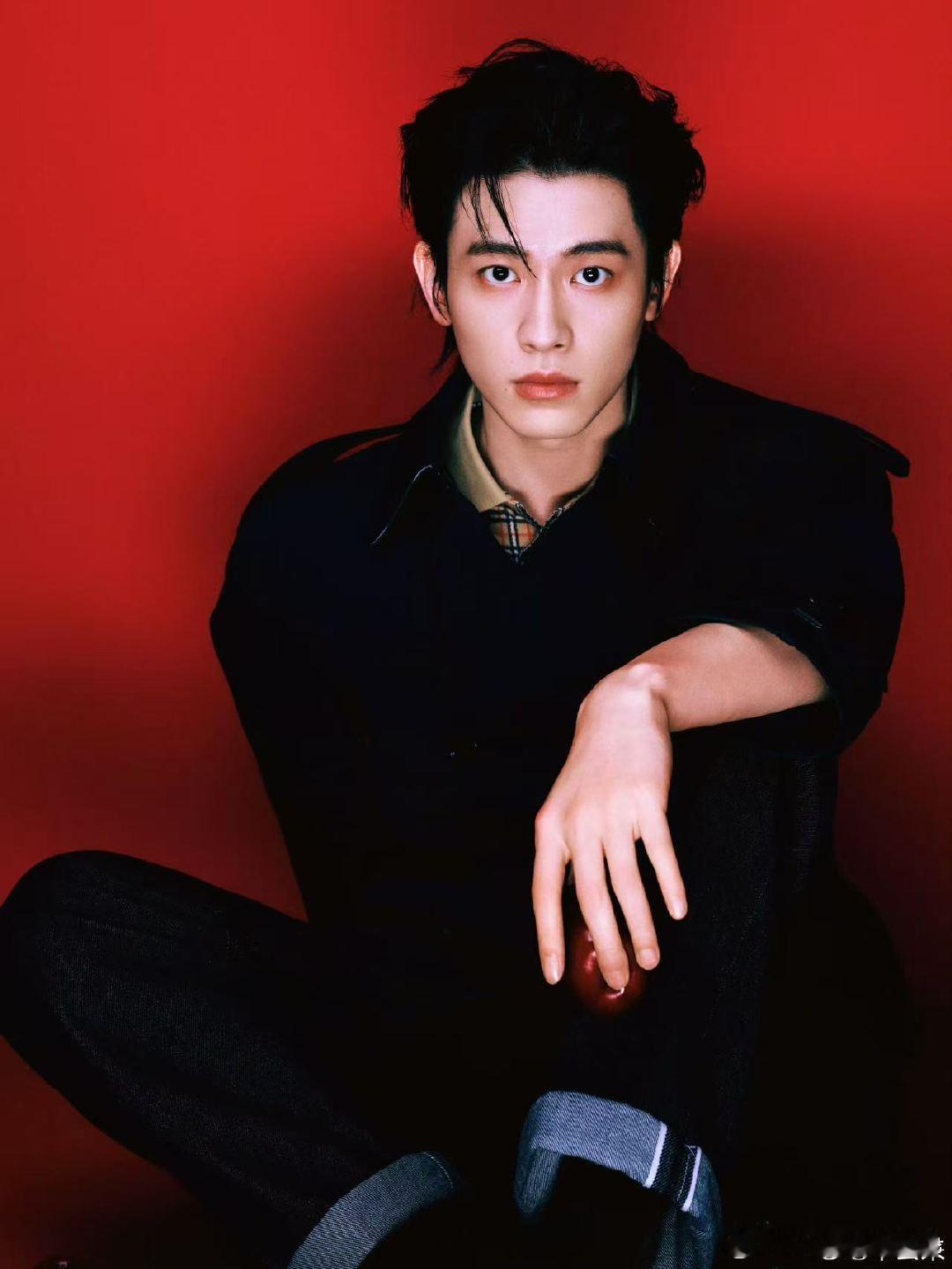 辛云来换发型了《橹穆 双脱》新发型太亮眼！辛云来一改往日风格，干净温柔少年感拉满