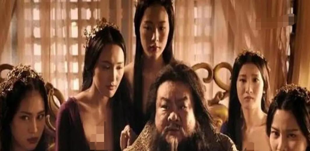 公元189年，董卓进了京城，后宫嫔妃们可就遭了殃。夜里，他大摇大摆爬上公主的床，