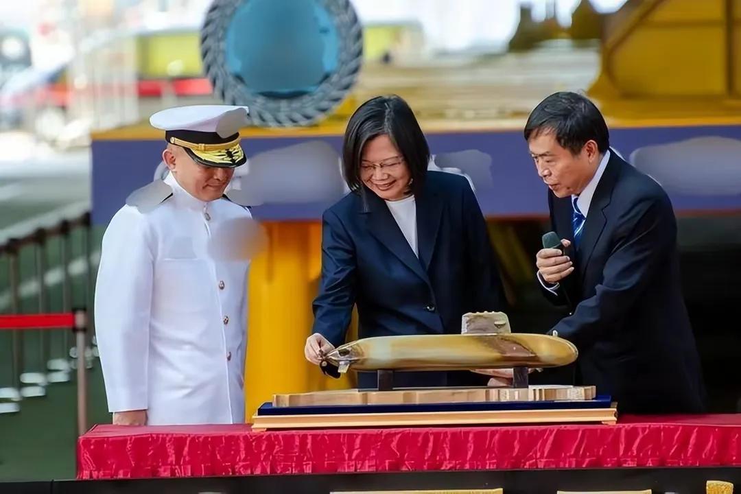 【台湾首艘“自造”潜艇将完成海试计划？赖清德直言：会走蔡英文路线继续生产后续舰】