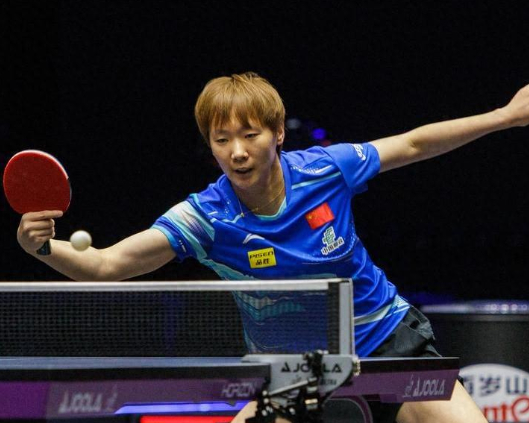 12月12日WTT香港总决赛女单1/4决赛收官。陈熠4-1爆冷淘汰陈幸同，王曼昱