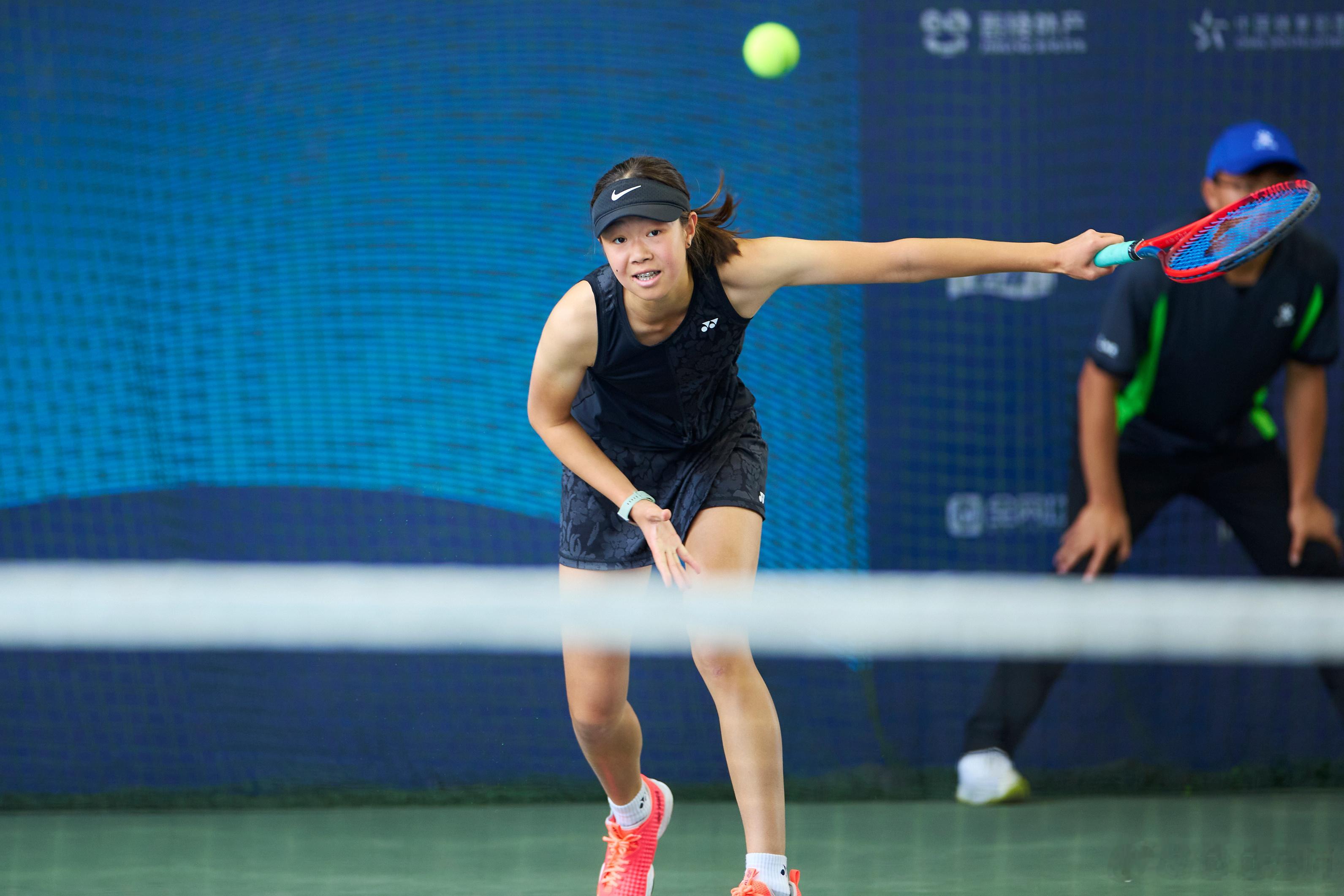 冠军！酷似汉图楚娃的15岁中国网球小将渠依含赢得First ITF Title！