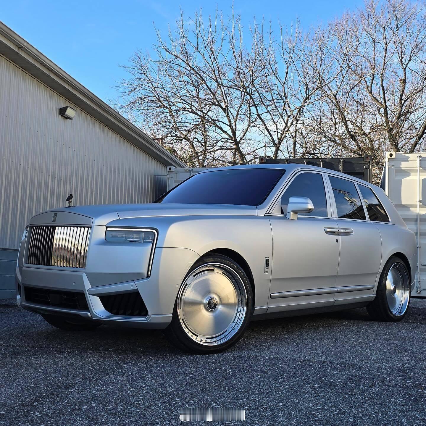 劳斯莱斯劳斯莱斯库里南Series II 给劳斯莱斯库里南Series II换双