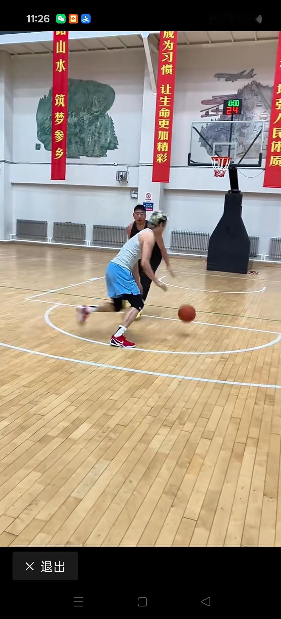 加练中的丛明晨，这脚步这速度这是要复出的节奏？[加油][加油][比心][比心]