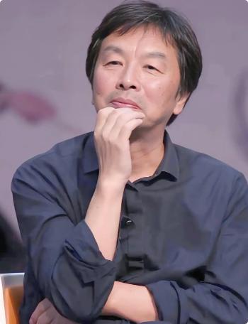 刘震云说："天天喝牛奶的人，无论喝的牛奶有多好，身体永远都比不过天天送牛奶的。天