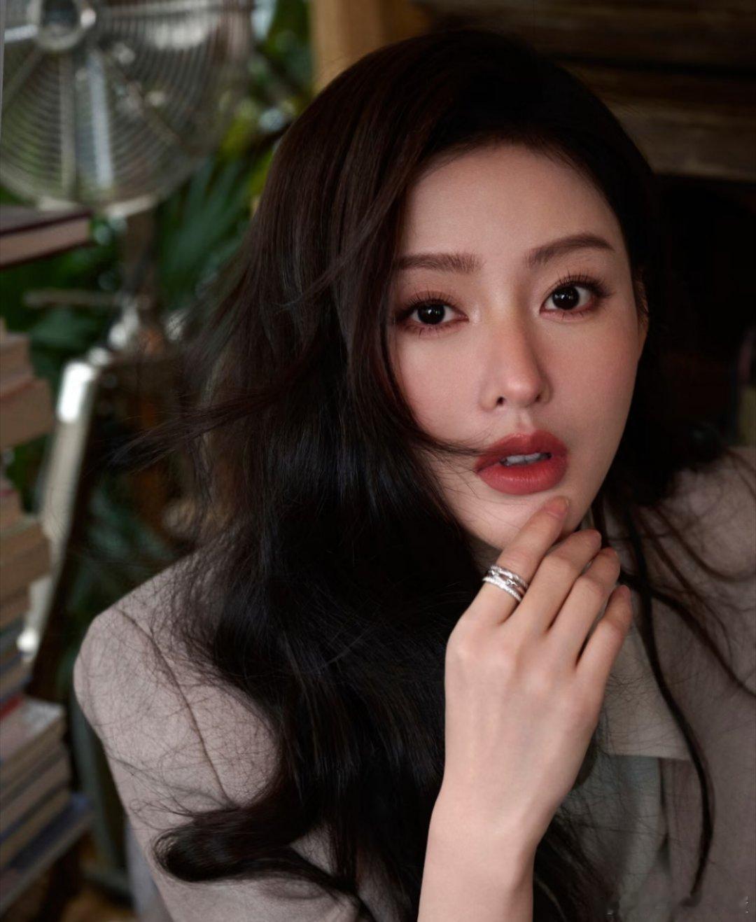 张天爱工作室 谣言可恶可恨张天爱被卷入网红花三三和富豪张寓帅的情感纠纷里，被传成