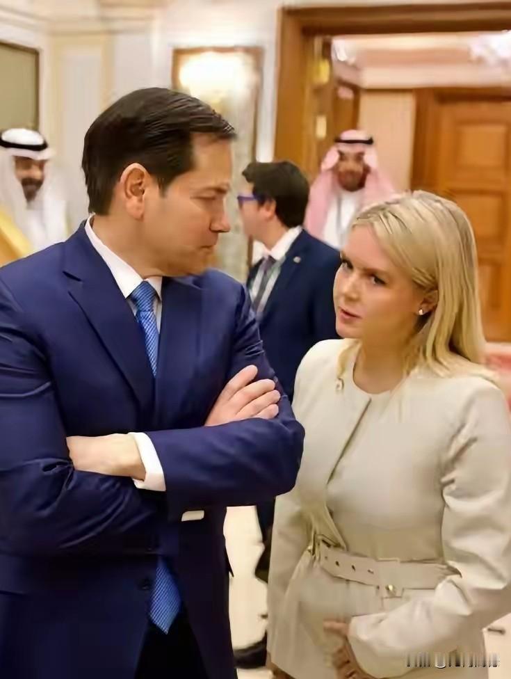 这两个人对老特都是非常忠诚的，老特用人的标准也许不看能力和水平，也不看工作经验丰