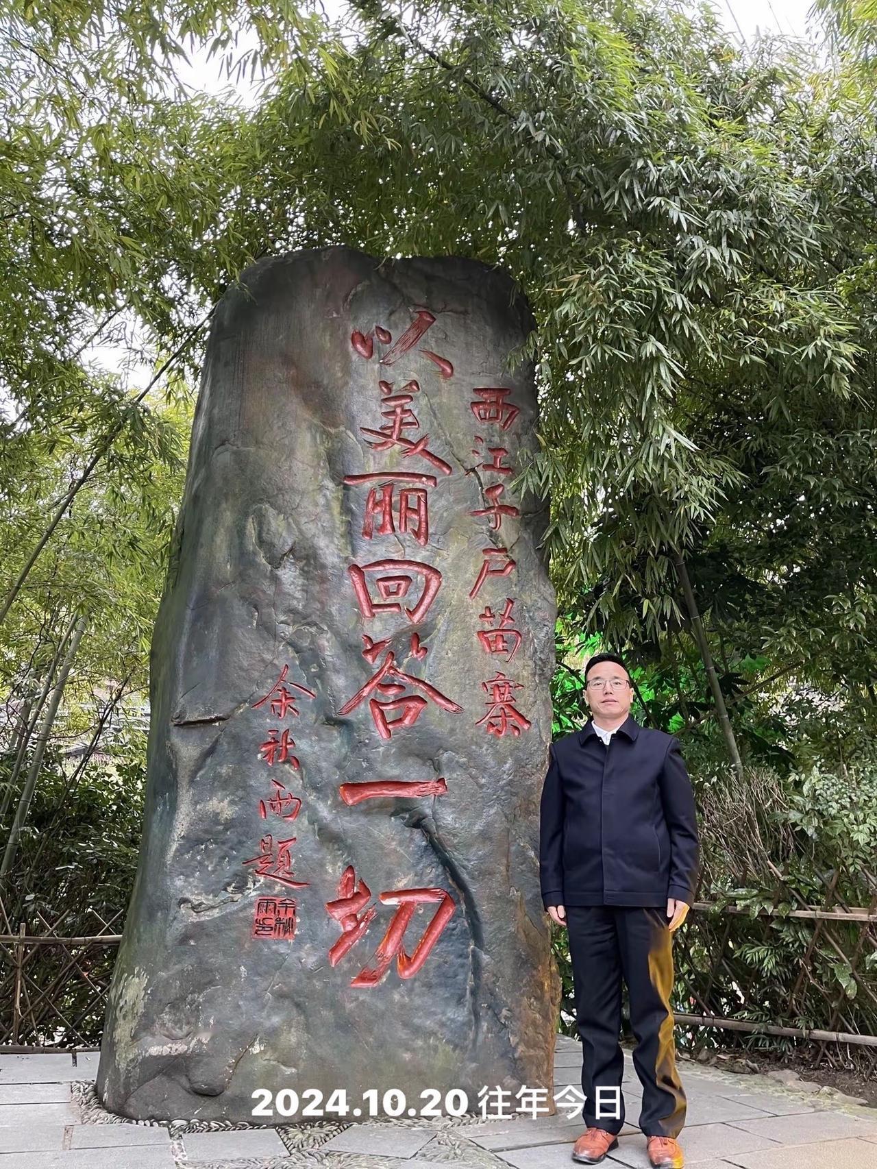 青丝白发一瞬间
年华老去向谁言
春风若有怜花意
可否许我再少年