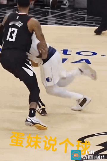 一组张高清动图，让看看现役NBA拥有最强控运技术的后卫，没有之一，关键是他即使饿