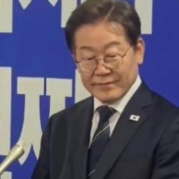 外媒问韩国总统李在明：若中国武统台湾，你会不会出手？李在明笑着回答：那是人家的家