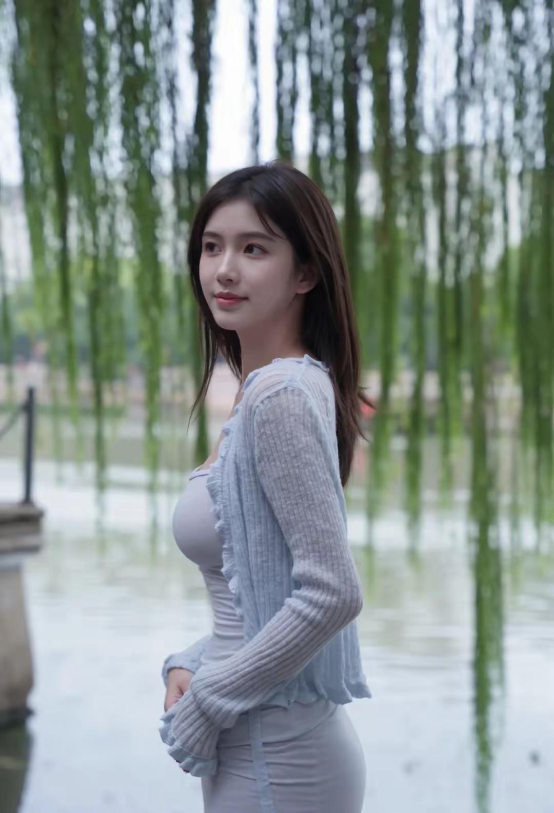 只要你能进入女人的心里，融入她的灵魂，获得她的接纳，其他任何亲密行为都不在话下。