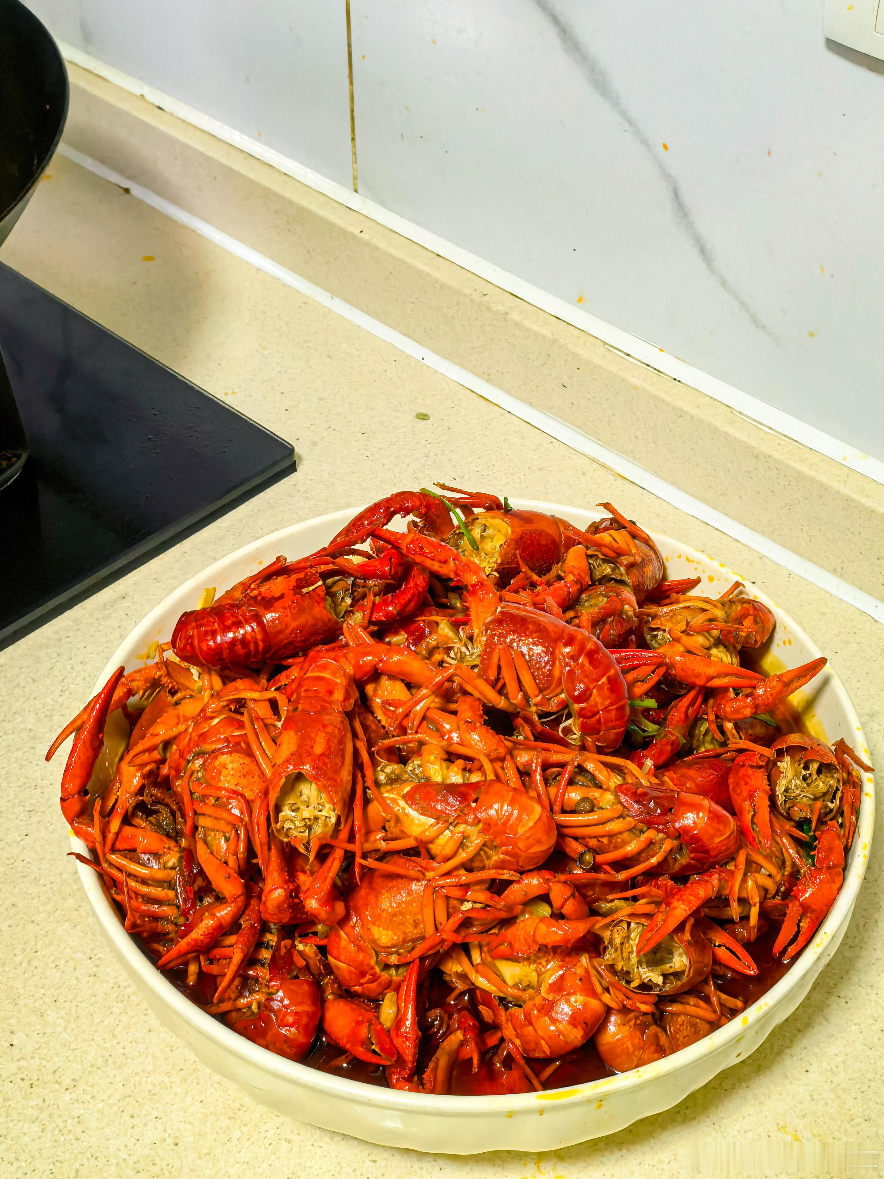 又到了小龙虾季节，自己在家整点“蚌埠小龙虾”恰恰，非常不错。 