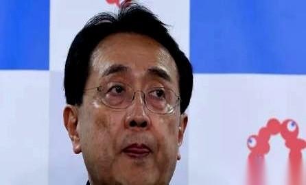 一边指着鼻子痛骂“你赶紧给我撤销！”，
一边又偷偷在日记里写下“没你我真的活不下