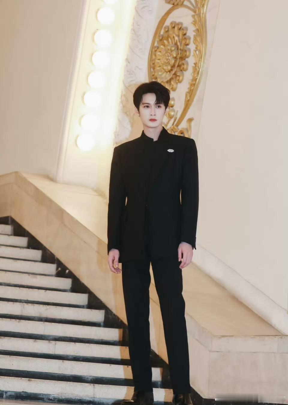 檀健次[超话]檀健次白玉兰唱长相思滤镜猎罪图鉴主题曲檀健次白玉兰唱三首歌期待檀健