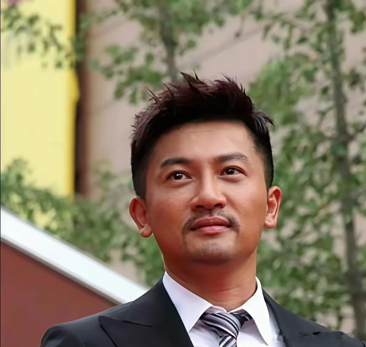 图一医美前的苏有鹏VS图二医美后的苏有朋！ ​​​