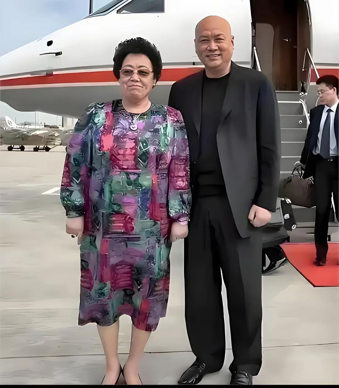 看陈丽华聊迟重瑞那段采访，真得说句实在话——这俩人的故事，比好多偶像剧都带劲。