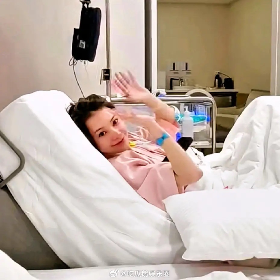 汪小菲直播，马筱梅出镜打招呼，这才生宝宝没几天，状态不错！张兰也说，儿媳妇用了1