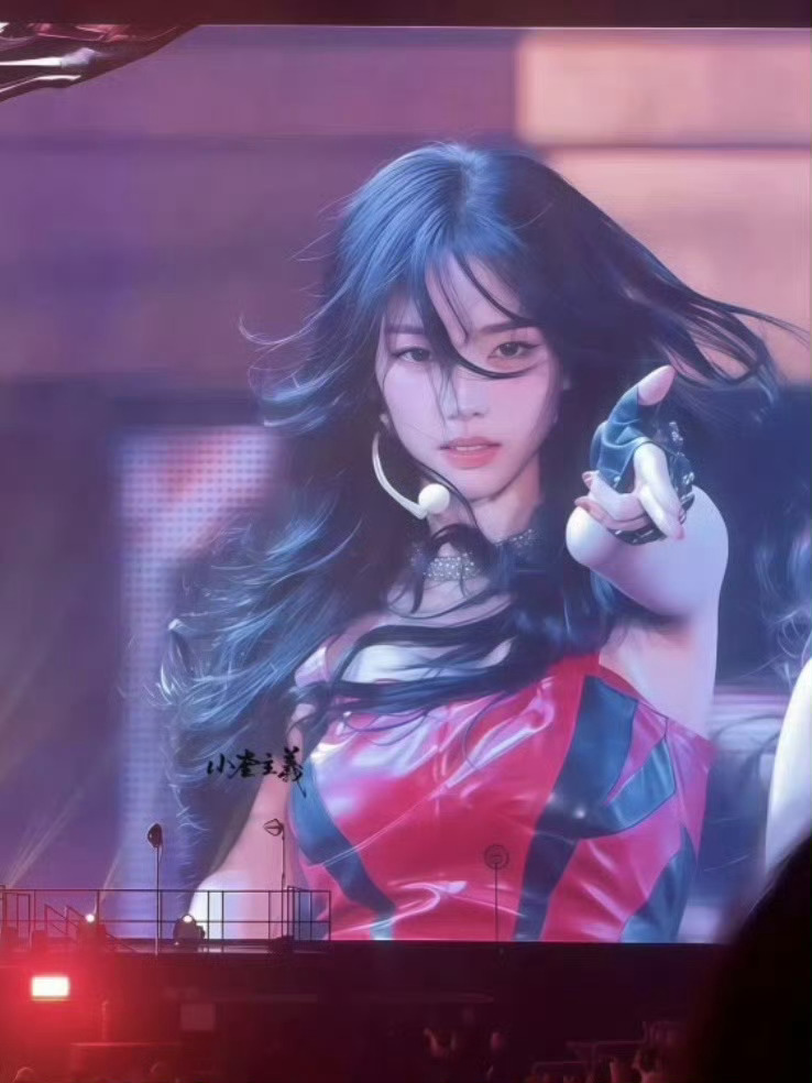 aespa大事很妙 区区推特十万赞 此蛇胳膊一抬就拿下😋 