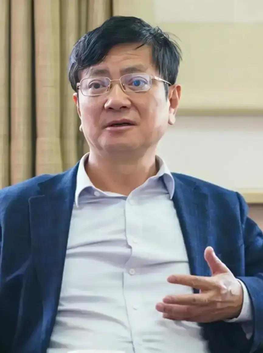 大学校长郑强到西部某大学参加校庆时，三天内无人接待，因为该大学的领导都在围着名校