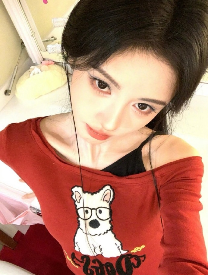 鞠婧祎[超话] 全世界最适合俯拍之人 ​​​