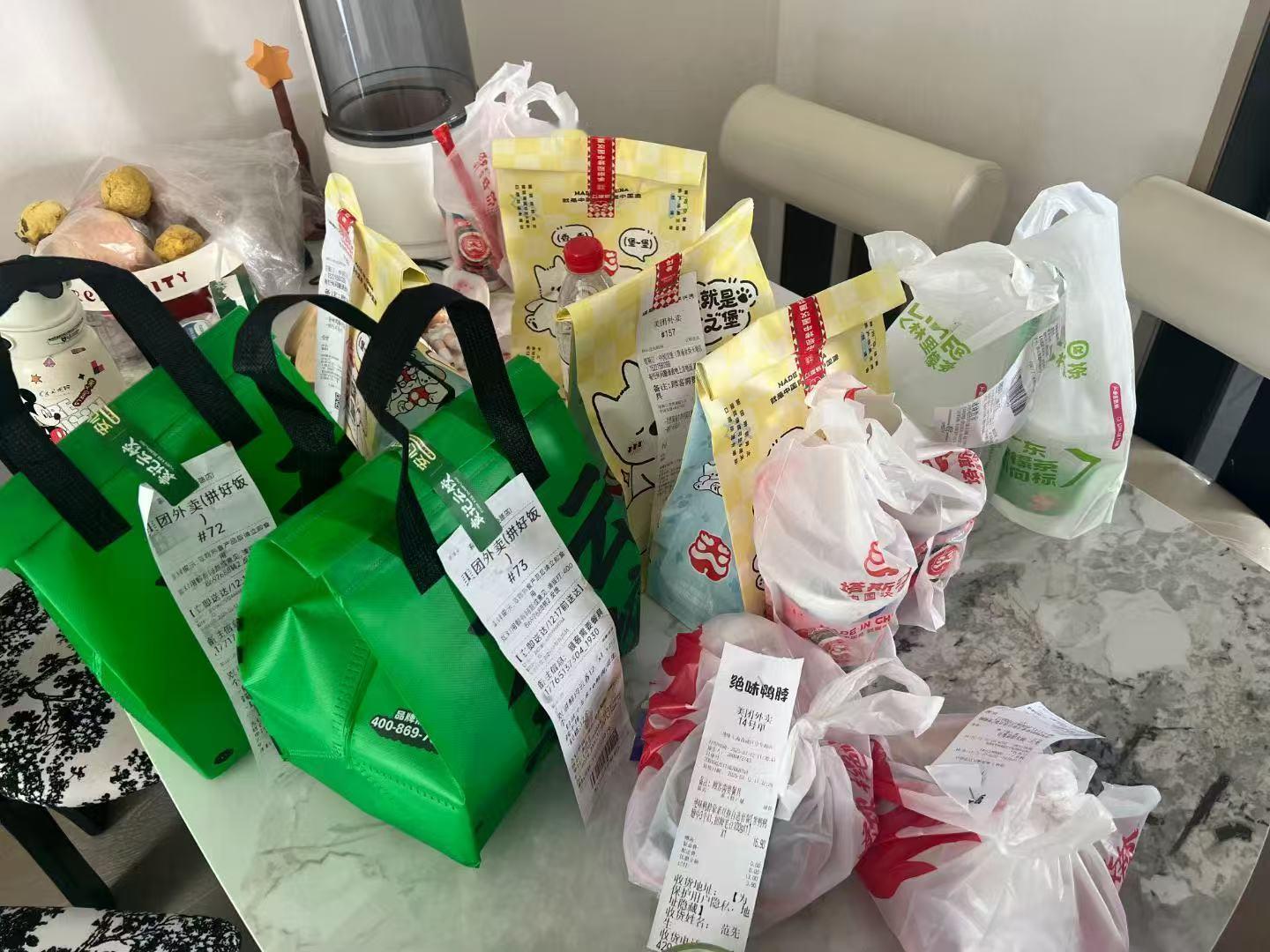 转发一个朋友的：本来早起去买菜做饭的，最后点了十几个外卖还不到50。京东，美团，