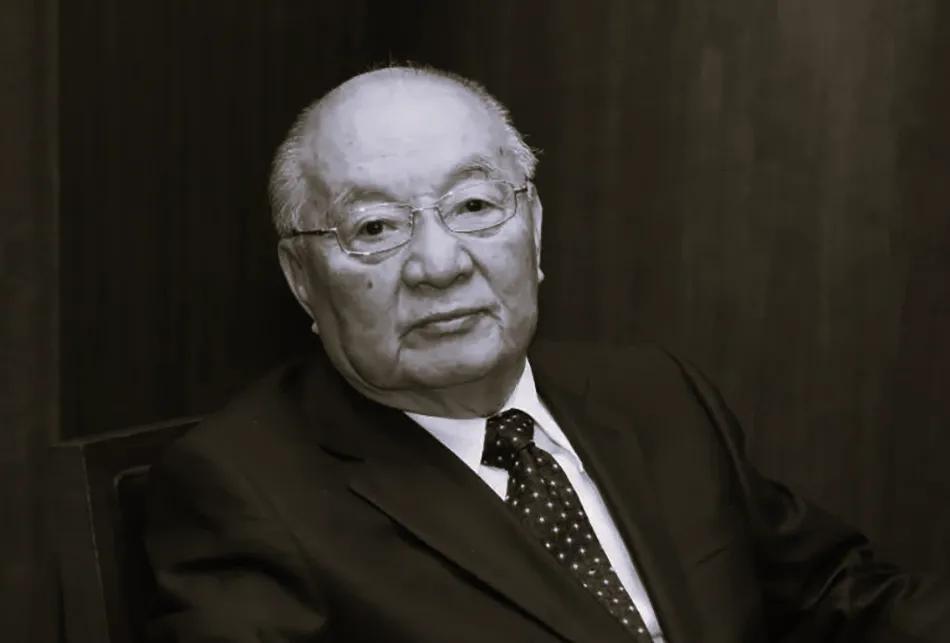 李道豫（1932年8月-2026年4月20日），男，汉族，安徽合肥市人。李鸿章的